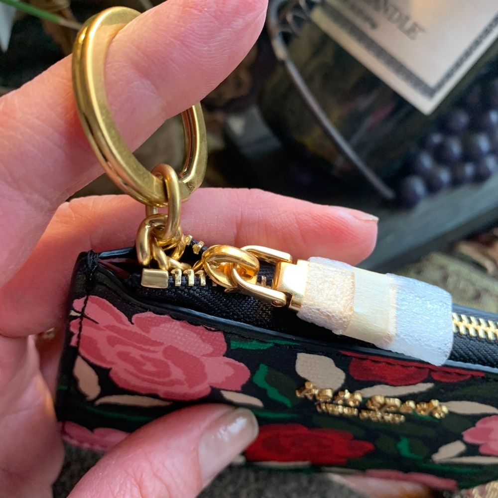 SOLD⛔️Authentic KATE SPADE flowers Leather L-Zip card case/Keychain - Picture 8 of 10